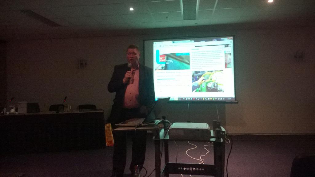 Goede presentatie #ARBO #machineveiligheid #5xbeter door Jos vd Werken van #metaalunie tijdens #terugCOMdag #Comkeur