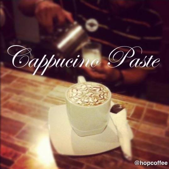 Kopi dan coklat dalam secangkir cappuccino paste yang nikmat. ;)