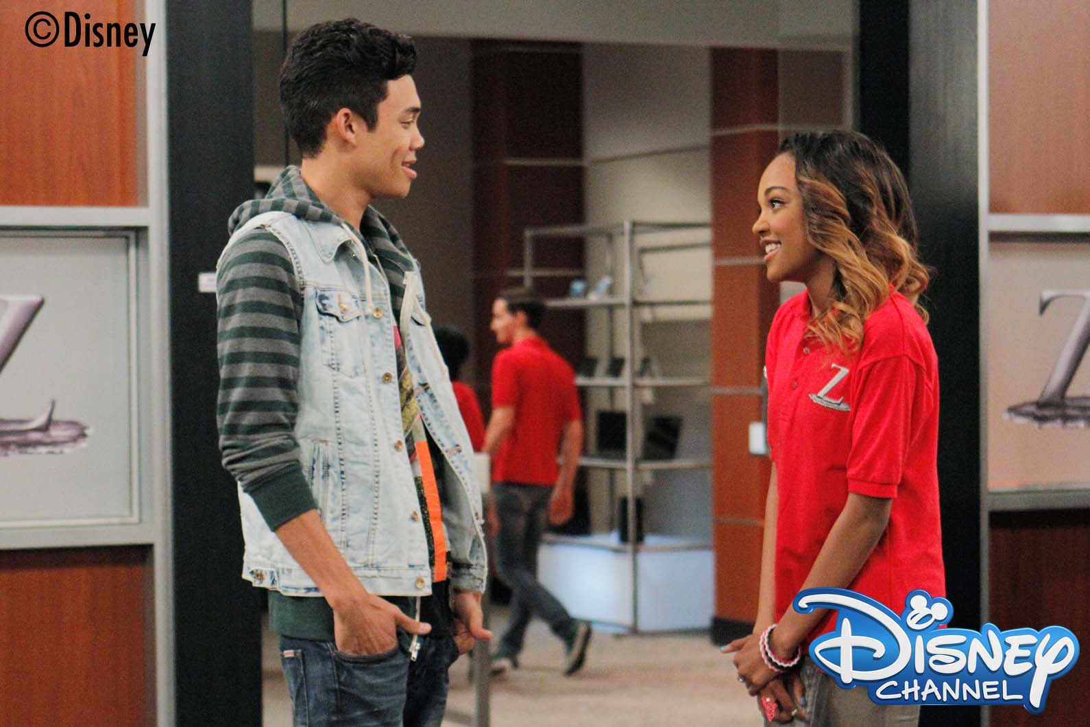 ディズニー チャンネル スターズ 公式 天才学級アント ファーム もいよいよ明日完結 ファイナルエピソード フレッチャーとの別れ を時からお届けします シェキラ のタイ ブルー役のロション フェガンがゲスト出演 チャイナとのダンス