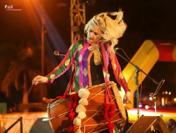 nevermore_007's tweet photo. "@FaaadKhan: International Fame British Pakistani #DholQueen RANI TAJ is Rocking in #Karachi #Pakistan @RANITAJINT http://t.co/3TkV3B7IwO"