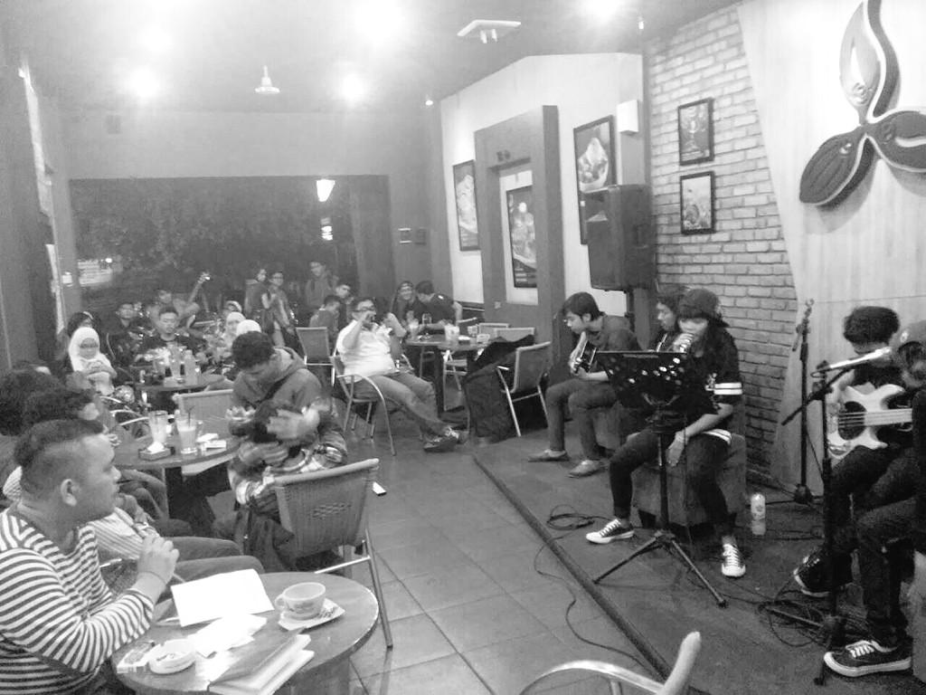 CT Coustic audition untuk reguler perform di gerai Bogor. 
Full house! 😘😘