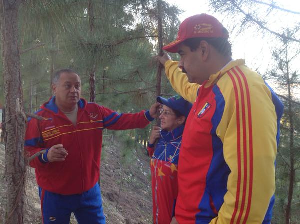 #SomosAlegriaSomosMayoria #ApoyoTotalADiosdado .@NicolasMaduro @velacandanga @Carlita439 @LuisBracamont14