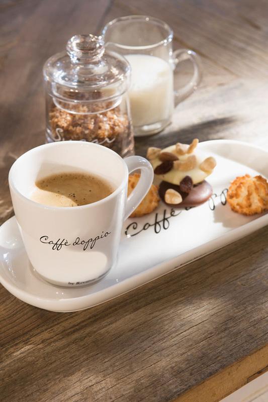_AboutLiving's tweet photo. "Love the life you live; live the life you love" and may our love made details make it all even prettier! #Tableware http://t.co/3OkWvT35kJ