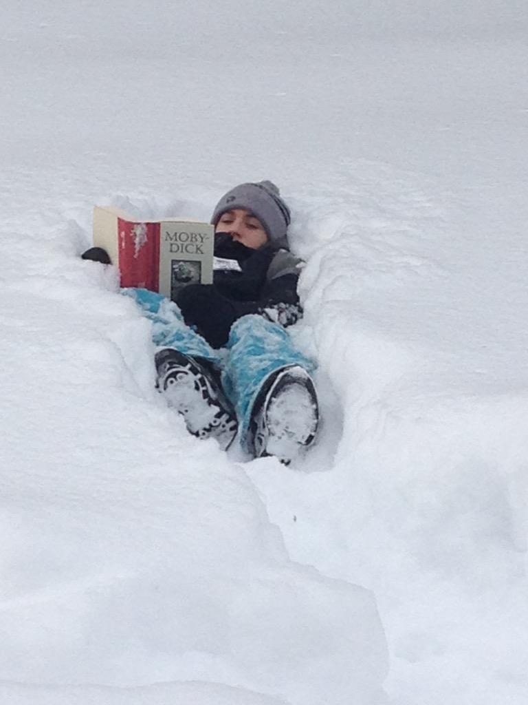 willmanzi's tweet photo. Playing in the snow while reading a great book #clever #SNOWDAYGDRSD http://t.co/72IevKMOeF