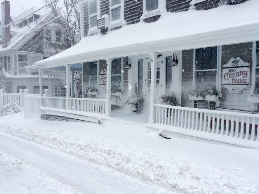 CenturyHouse's tweet image. #CenturyHouse looks a little differently in the snow #Nantucket