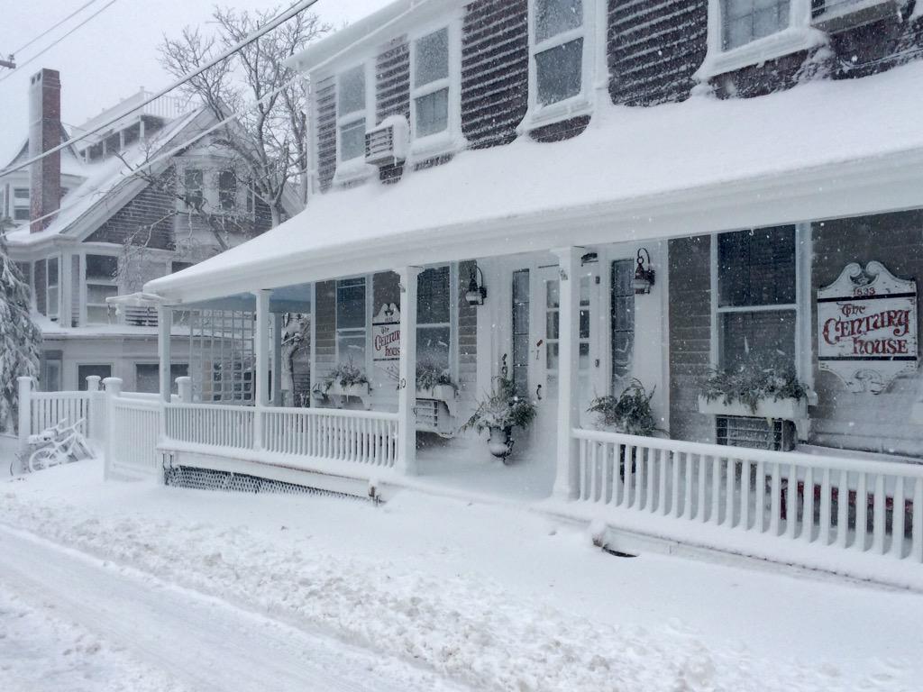 CenturyHouse's tweet image. #CenturyHouse looks a little differently in the snow #Nantucket