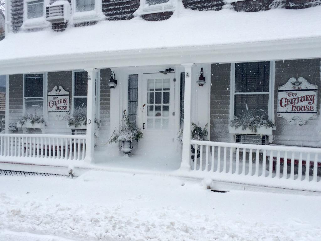 CenturyHouse's tweet image. #CenturyHouse looks a little differently in the snow #Nantucket
