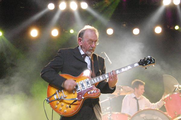 Happy 72nd birthday Dick Taylor, early bassist for the and co-founder of The Pretty Things! 