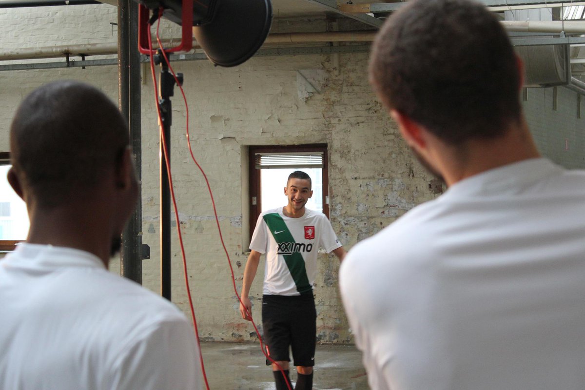 fctwente's tweet photo. De spelers zijn "all smiles" vandaag. Gaan zij a.s. zaterdag ook stralen in het Jubileumshirt? #KnowYourHistory http://t.co/ZKSVRCDknX