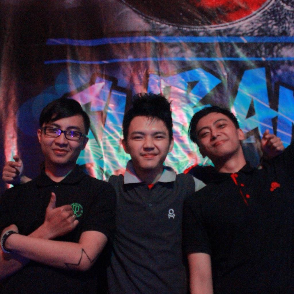 Wearing <a href="/MOORAGEWEAR/">MOORAGE</a> feat @Whiskeyhand_ at <a href="/SUBANGRAVE/">SUBANGRAVE2016</a>