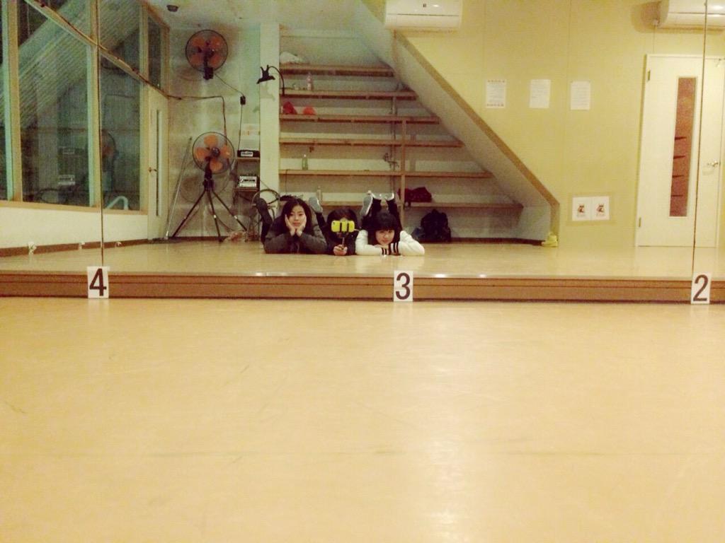 OMEchick4amsk's tweet photo. キョウ久々のOME練かと思ったら
まさかのリーダー 体調わるし🏥
ローズめったにそんなんないけー
心配よー😨土曜日まで治してね！
コンテスト近いし本気だそう��
エンジンブルルーンっといきましょ http://t.co/enaJCBSkrH