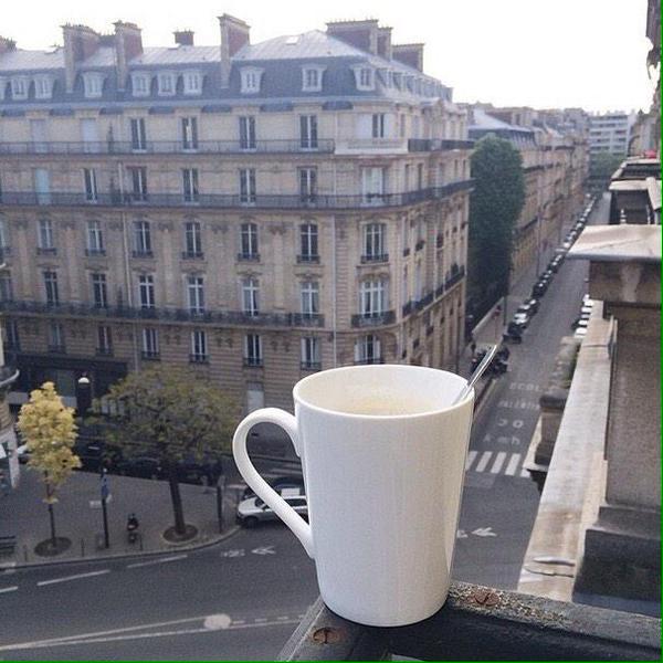 MejoresTwits's tweet photo. Despertarse en París no estaría nada mal. http://t.co/Mi1CzY1BBh