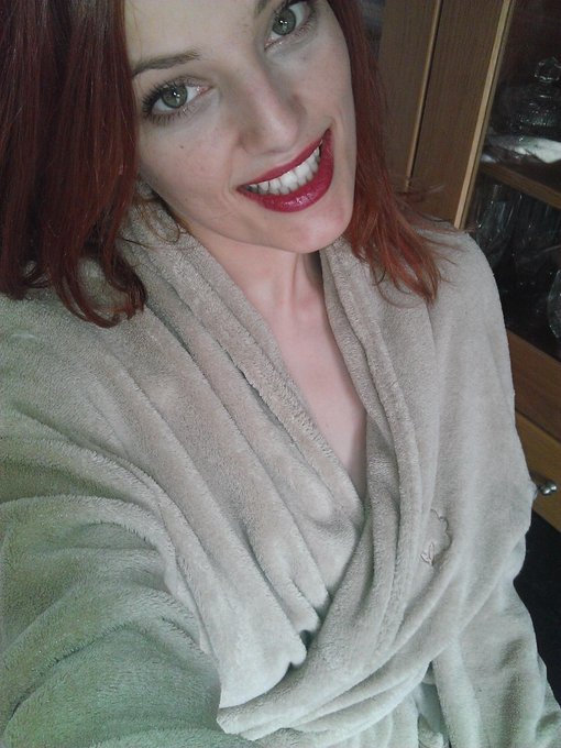 Finished My #Shoot With Bob Hardy. Such a Good Laugh!! Piccies Soon! #Selfie #Lipstick #DressingGown