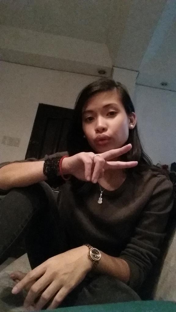 jenaveni's tweet photo. Guess who's back from EXP land happy and all? Hihi, happy learning, happy gigging! #GigNumber2 http://t.co/0MYBlhfALA