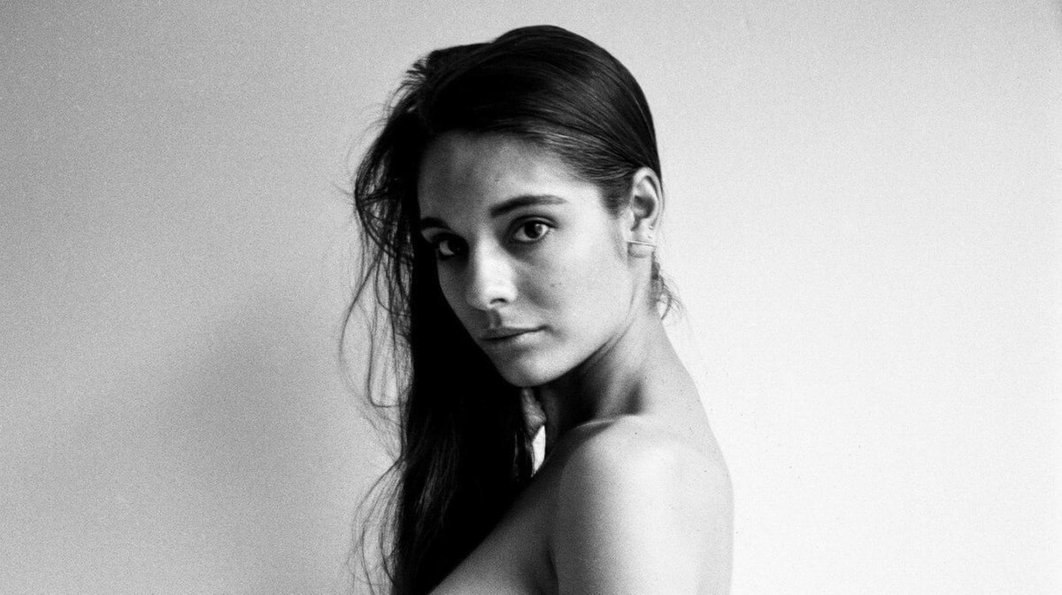 i_D's tweet image. How @CaitlinStasey is reclaiming the female body by publishing her own naked photos: bit.ly/1K4nWGK