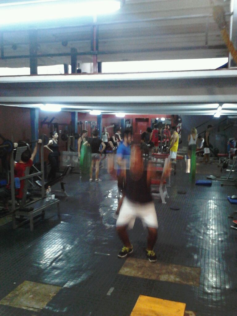 GimnasioGeo's tweet photo. A seguir entrenando # crossfi http://t.co/CxsWECbtWT
