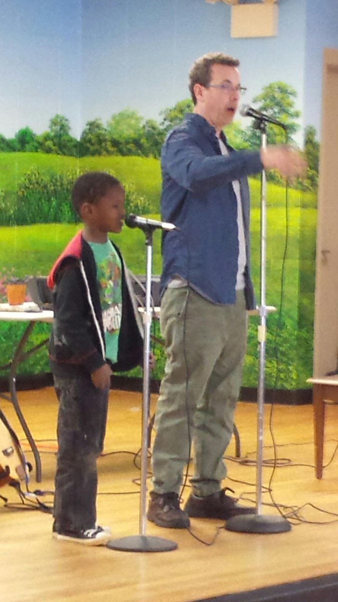 CrestviewElemen's tweet photo. Great visit from Eric Litwin on Monday.  Author of famous Pete the Cat books. http://t.co/TchJXAsdvN