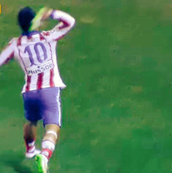 elchiringuitotv's tweet image. ¡ARDEN las redes sociales! Comparan el LANZAMIENTO de Arda con el ZAPATAZO a Bush #ElChiringuitoDeNeox