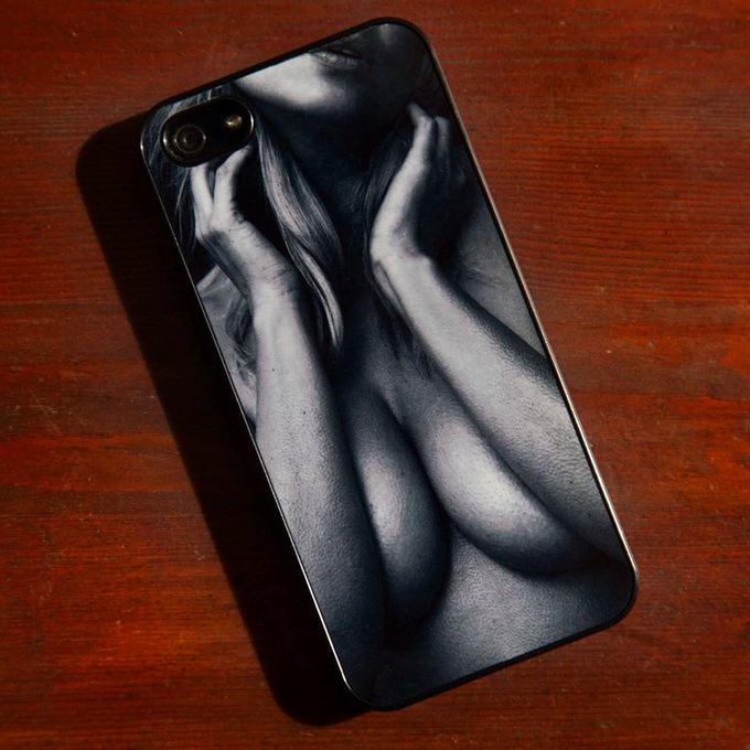 ☺️ RT @IgnitionPnt: iPhone 5/5s phone case in black.
http://t.co/iJgg1UjHcz
#Model - @IrinaVoronina #PhoneCase