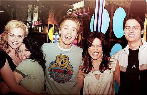 OTHdiary's tweet photo. How many retweets can the OTH cast get for #BellLetsTaIk? For every RT, 5 cents is donated to mental health awareness http://t.co/8mcPhsUQCe