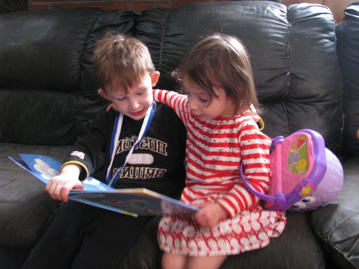 GDRMiddleSchool's tweet photo. Books, cocoa, red velvet cookies!  #SNOWDAYGDRSD http://t.co/nevIIRmGdj