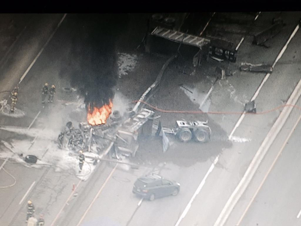 thebreeze1043's tweet photo. Oh My! RT @AMBERontheair: Wow! Hwy99 SB tandem dump truck hit &amp; moved the ctr barrier. This will take time to clear! http://t.co/AhE5ckskuc