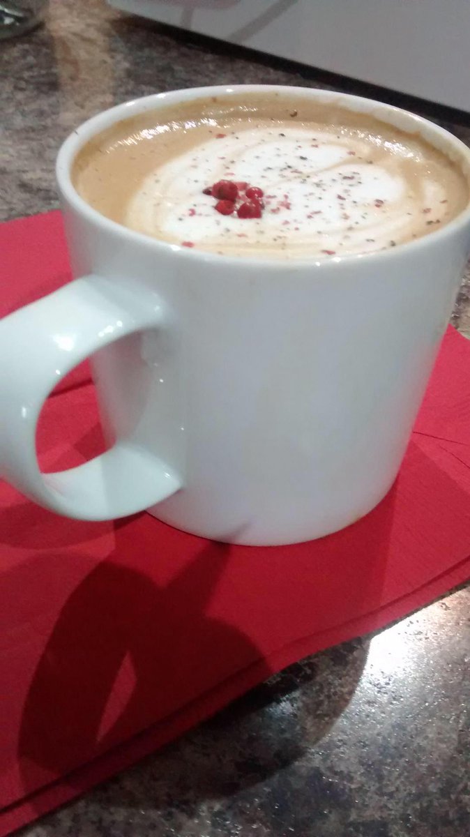 CurtsEvanston's tweet photo. What what!! Curt's latte of the day...Fig &amp; Pink peppercorn. Sweet 'n Spicy! http://t.co/CqNHispjXI