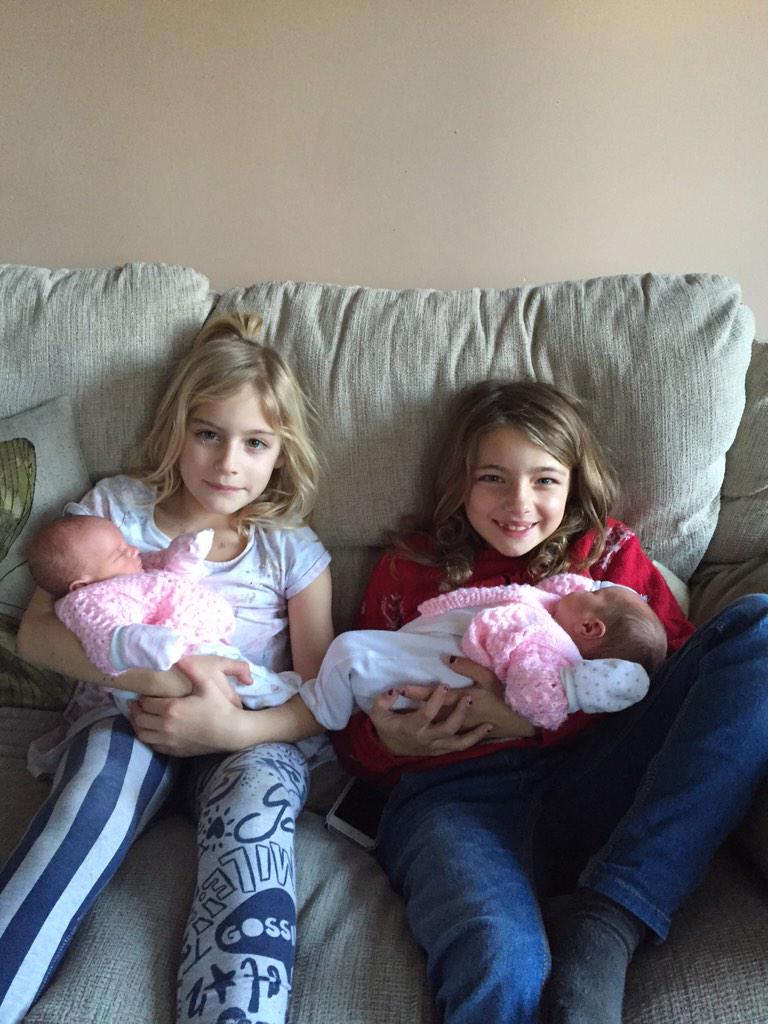 illhelldog's tweet photo. my baby girls with there baby cousins so cute http://t.co/UhqLPIQlq8