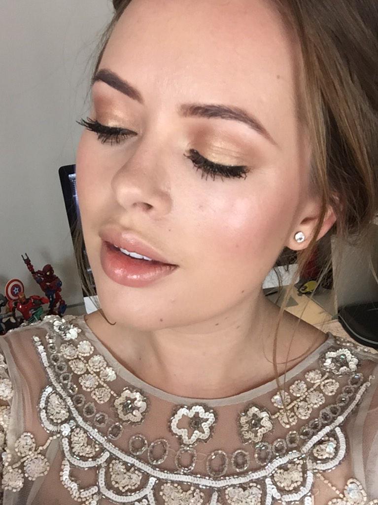 TanyaBurr's tweet photo. Off to the #BoldMetals launch party! Gone for a gold and glowy makeup look! http://t.co/1879M0rDRY