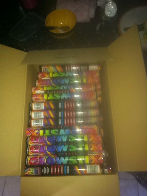 GlowGolfUob's tweet photo. Who likes glow sticks? Come join our great event and you'll have plenty! http://t.co/Yl8lfp8al8