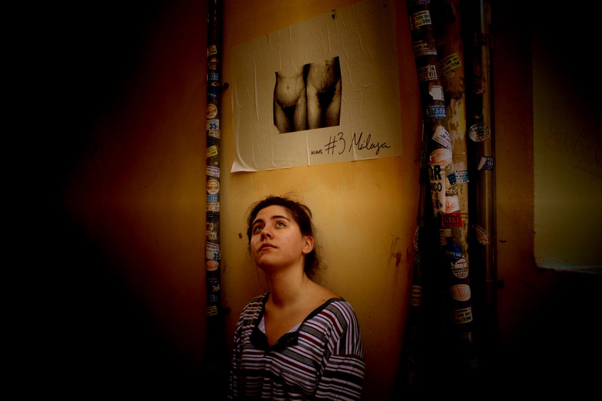 BegMartinsky's tweet photo. Coses que apareixen sobtadament a la paret de casa #Granada #objettrouveé http://t.co/eE3qiJ7qwi