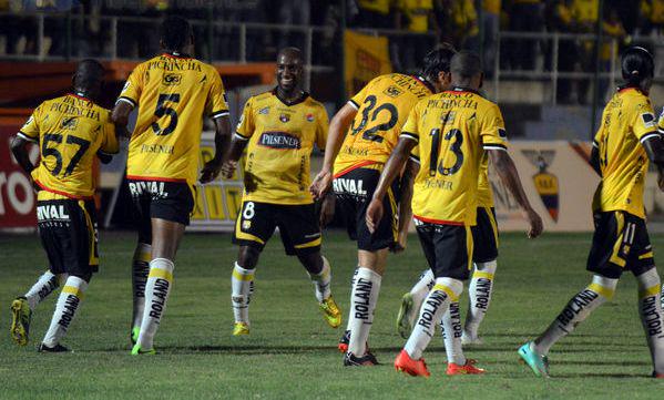 decampeonato's tweet photo. Hoy en la "Noche Amarilla" Barcelona enfrenta a Cúcuta. http://t.co/trRg6pRdE7