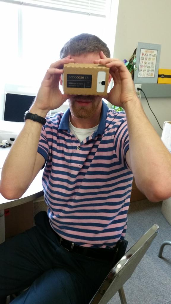krandall42's tweet photo. Visiting London in VR using Google Cardboard! @KeystoneAEA http://t.co/gZ6Fz61SEs