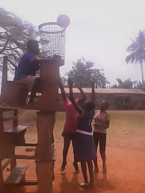 Rafurl's tweet photo. Innovation defined!! #GhSchNetball. Do it yourself #CreativityLiesWithin 👍 http://t.co/bfJDXkOCfe