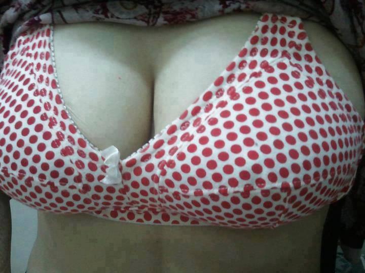 Mumbai_Couple's tweet photo. The new polka dotted bra .. you like ? ... love Mrs #bigtitsmafia #indianswinger http://t.co/GEyjfsOd1z