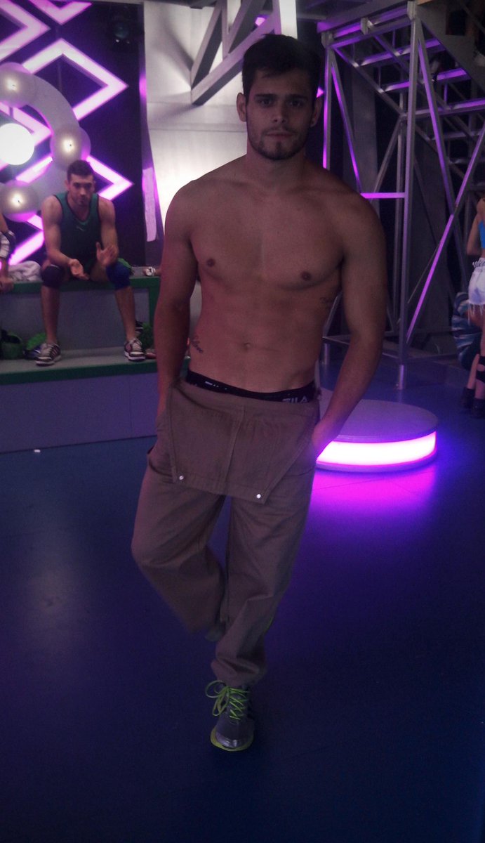 combatearg's tweet photo. Iba por ahí y me encontré con @lucasvelascook :baaabaaa: #TardeDeCombate http://t.co/hiDivUVwXw