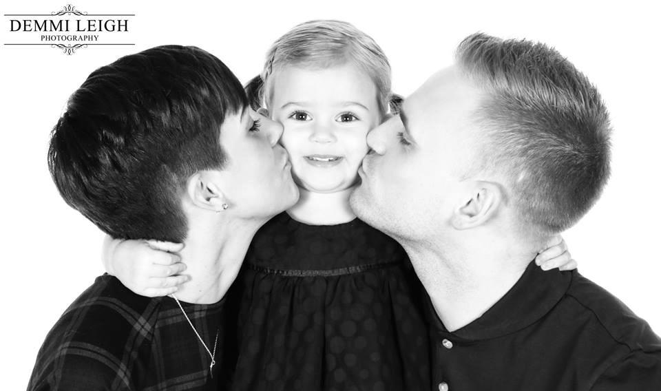 DemmiPhotoshoot's tweet photo. The beautiful Bella! With her Mummy &amp; Daddy, love seeing them in the studio! @JeniJP 💗 http://t.co/0nqfywudpc