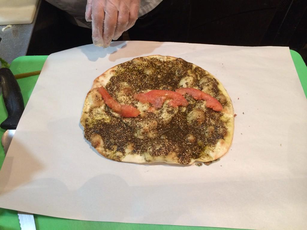 TheGreenZoneDC's tweet photo. Hmm anyone want #manaish from @MuncheezManiaDC at the #popup? #mmmzaatar #lahmebaajin #man2oushe http://t.co/GtBq2QMMTC