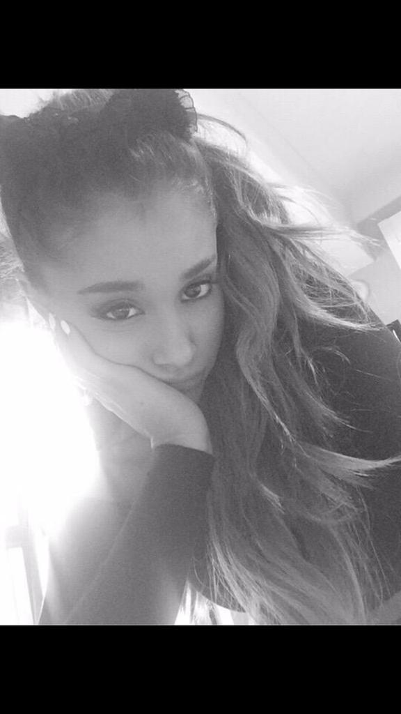 candy_meli's tweet photo. Ariana grande 💜❤💙💚💟 http://t.co/m3ucNqXYs8