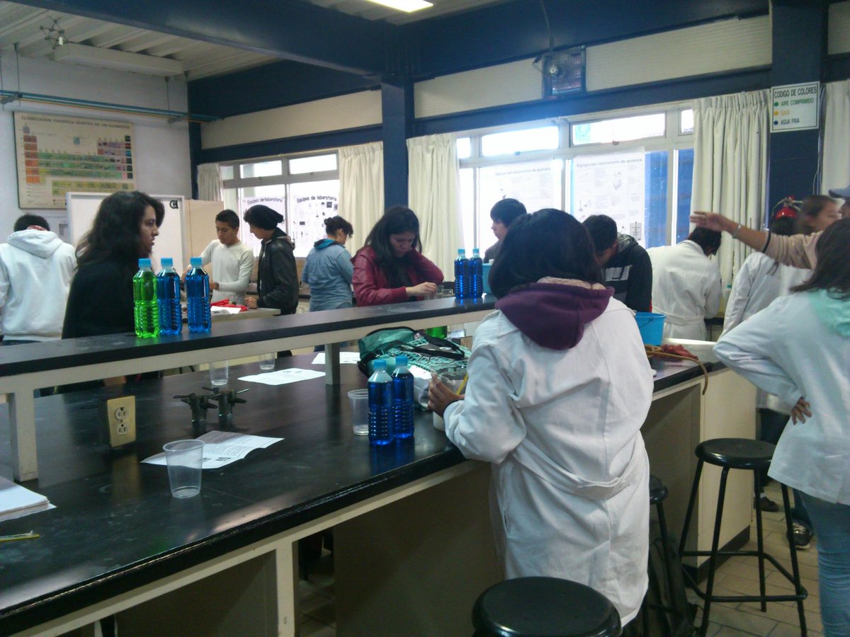 SiladinAzcapo's tweet photo. HOY TALLER "ELABORACIÓN DE LIMPIADOR TIPO PINOL" 13-15 HRS. PARA ALUMNOS Y 18-20 HRS PARA PAPÁS DE FAMILIA. ASISTE!!! http://t.co/ju7CZDwHgZ