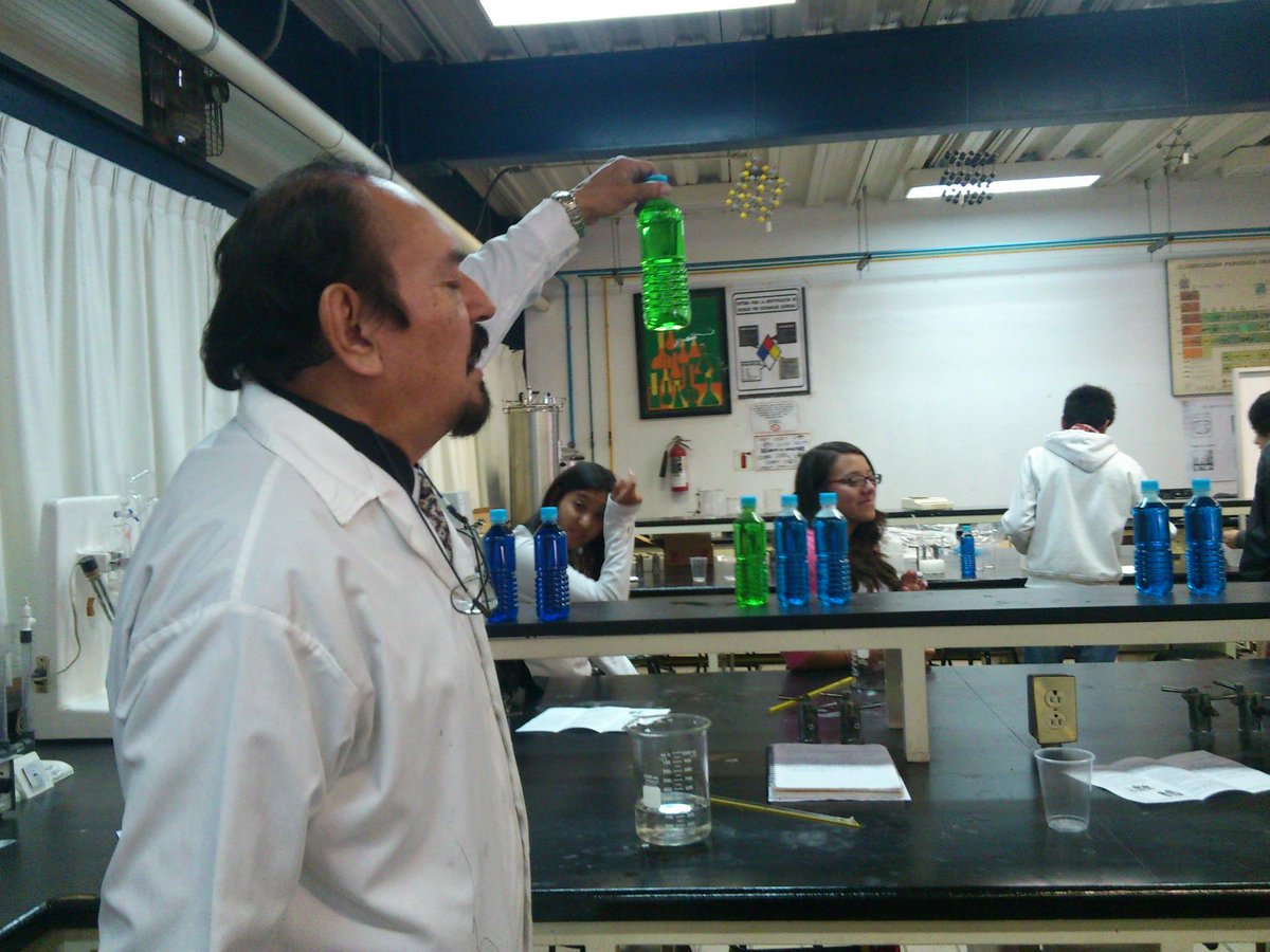 SiladinAzcapo's tweet photo. HOY TALLER "ELABORACIÓN DE LIMPIADOR TIPO PINOL" 13-15 HRS. PARA ALUMNOS Y 18-20 HRS PARA PAPÁS DE FAMILIA. ASISTE!!! http://t.co/ju7CZDwHgZ