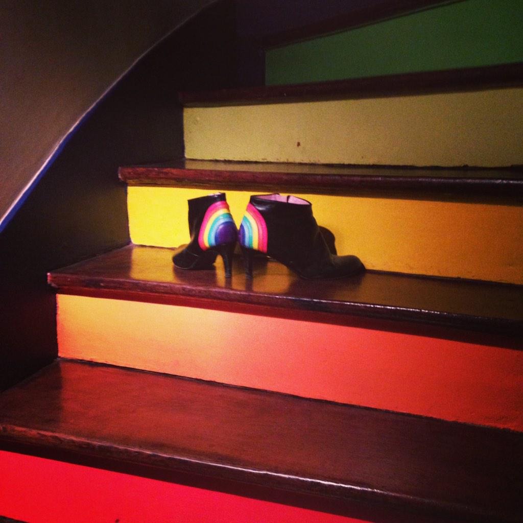 annabelWinship's tweet photo. There's no place like home #rainbowstairs #kayass http://t.co/KQHmguXJGB