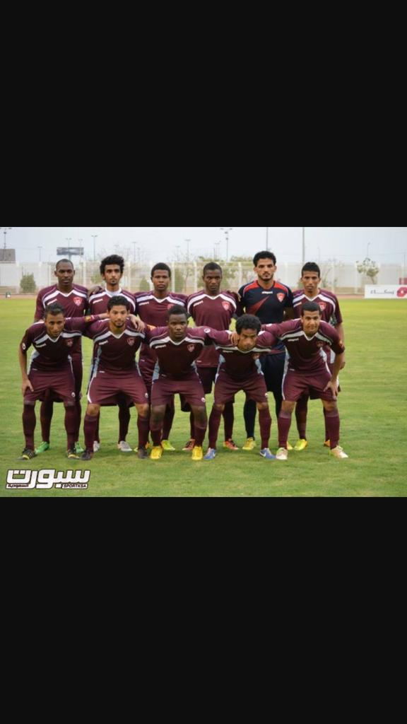#الفيصلي_الهلال 
حبايبي الهيلاليين😂
هذا حطين بالصورة مو الفيصلي نفس لون الطقم حق الفيصلي
هههههههههههههههههههههههههههه