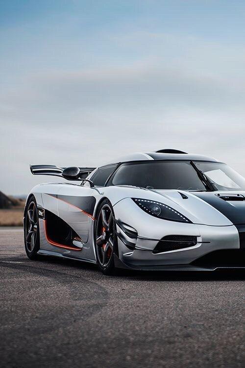 AwesomeCarPix's tweet photo. Koegnisegg Agera R😍😍👌 http://t.co/bb2k43VkYv
