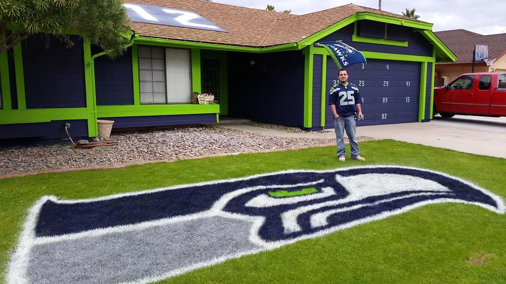 NFL's tweet photo. You REALLY love your team when you paint the whole house @Seahawks.

And you live in Arizona. (via @King5unit9) http://t.co/mRaeKUAqXx