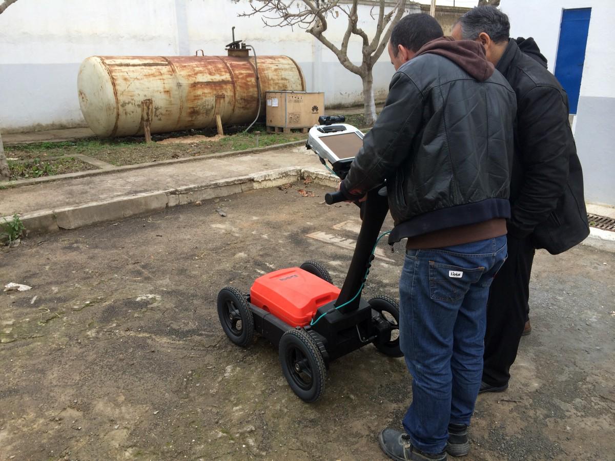 easyCorr_MDS's tweet photo. #formation #géoradar à #alger, #algérie. Détection de réseaux enterrés. #GPR #UtilityScan DF @GSSI_GPR http://t.co/ty8Xck0tRb