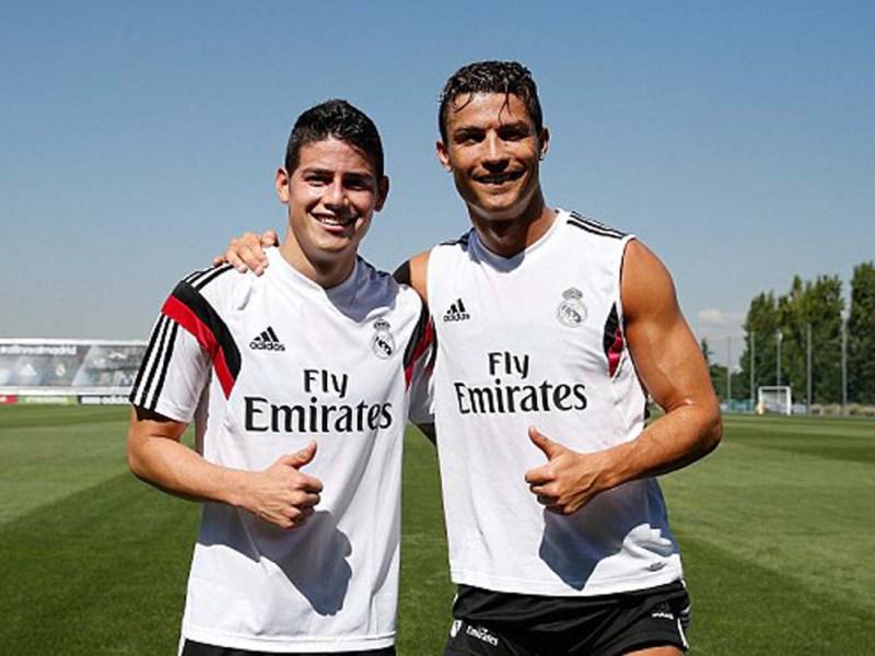 VIVAcoid's tweet photo. RT @VIVAbola: Pemain Anyar Madrid Ungkap Peran Penting Ronaldo http://t.co/jCadZU5Paq http://t.co/K8a54PuKn2