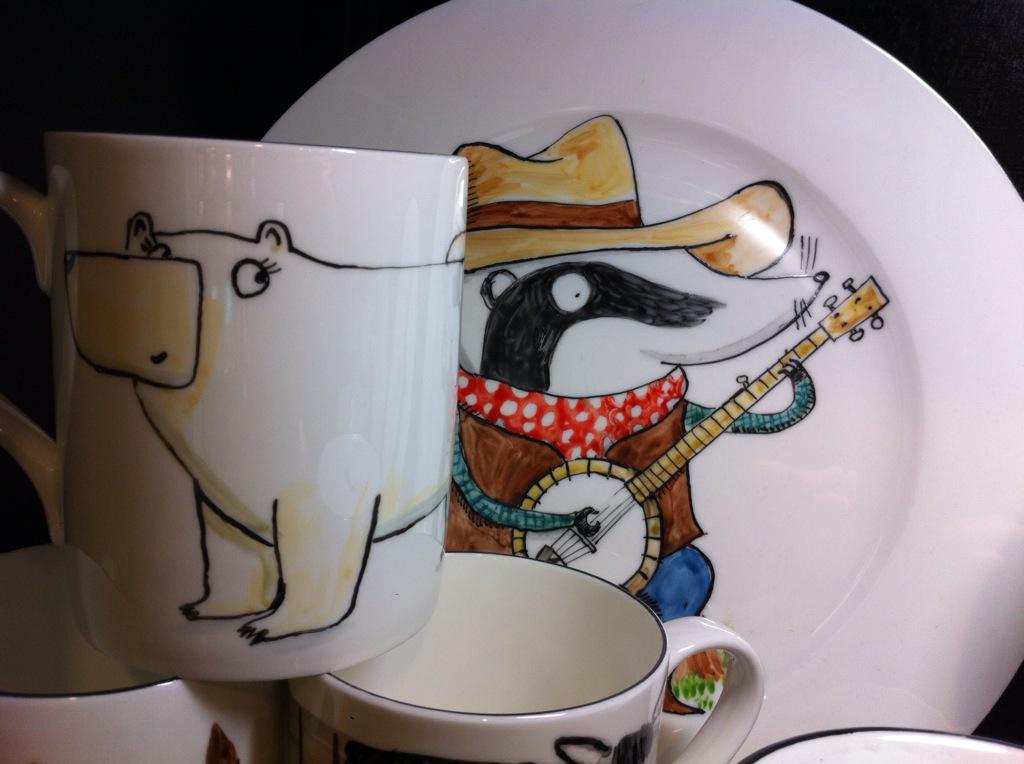 AnnaHoworth's tweet photo. Popped into @CosmoChina earlier to see this fab work by Gareth Lucas, illustrator of @Usborne's #PicturePuzzleBook http://t.co/iOtrnV3sSw