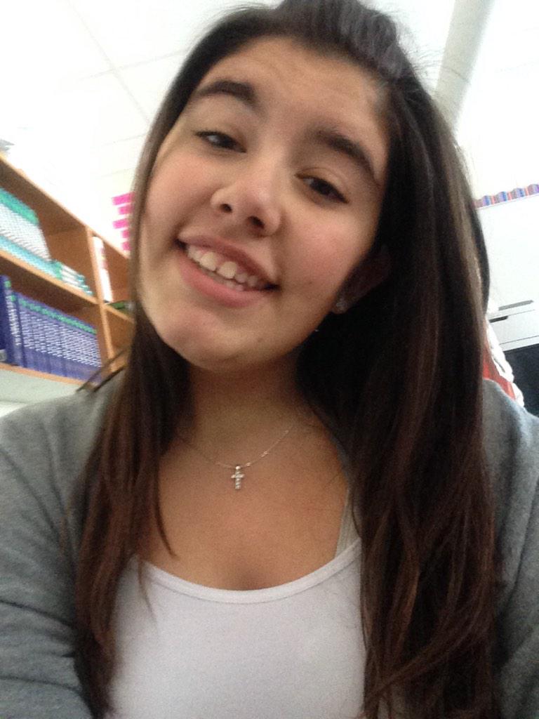 KatelynnKendel's tweet photo. When she asks for your phone in math...this happens😂😂😂@DasherloveSipe http://t.co/pGmWnv4OQr