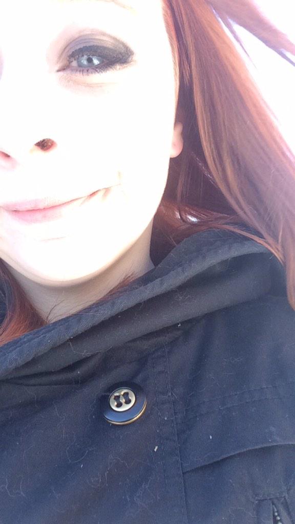maggieesays's tweet image. This is what happens when I try to snapchat outside... #paperproblems
